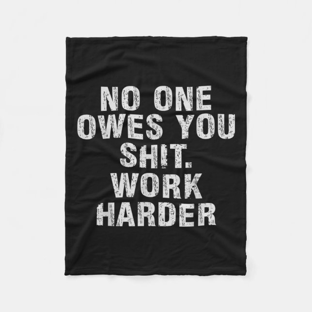 Owes You Work Harder Motivational Funny  Fleecefilt (Framsidan)
