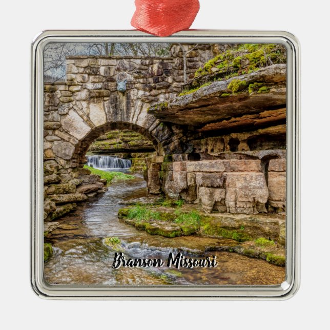 Ozarks Waterfall under Bridge Premium Ornament (Framsidan)