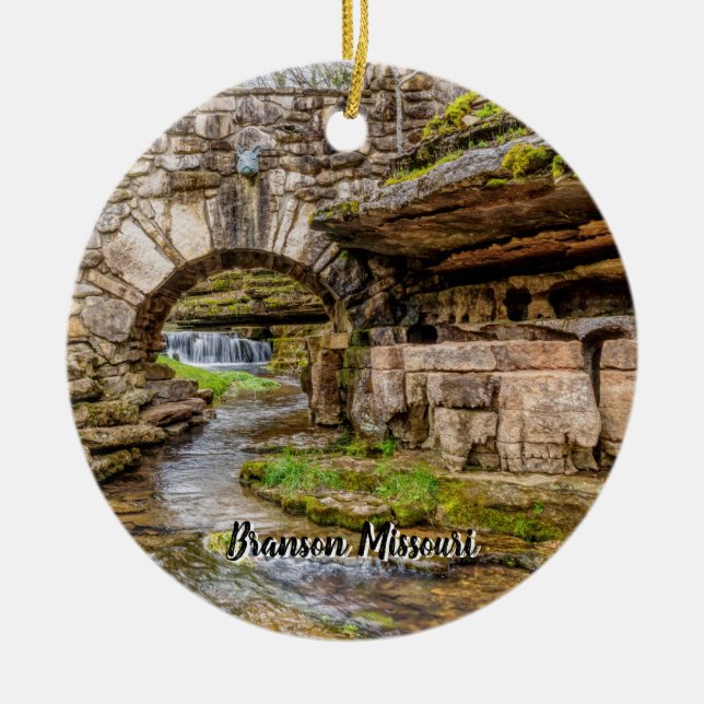 Ozarks Waterfall under bryggcirkelns ornament (Framsidan)