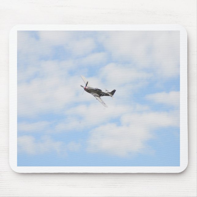 P51 Mustang under flygning Musmatta (Framsidan)