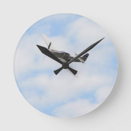 P51 Mustang under flygning Rund Klocka