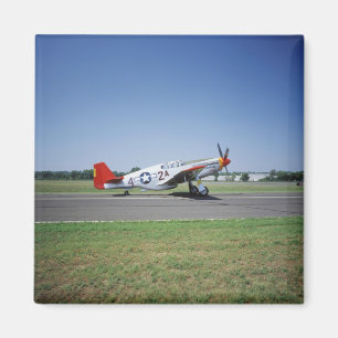 P-51 C Tuskegee Red Tail-flygplan på CAF Air Magnet