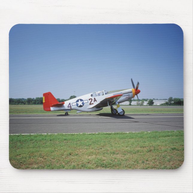 P-51 C Tuskegee Red Tail flygplan på CAF Air Musmatta (Framsidan)