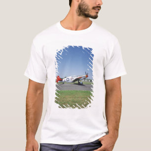 P-51 C Tuskegee Red Tail-flygplan på CAF Air Tee Shirt