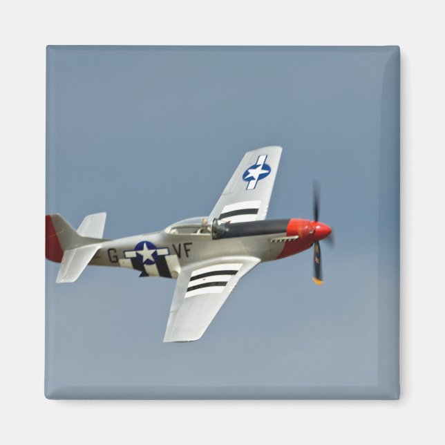 P-51D Mustang-fighterplan med D-Day-märkning flyge Magnet (Framsidan)