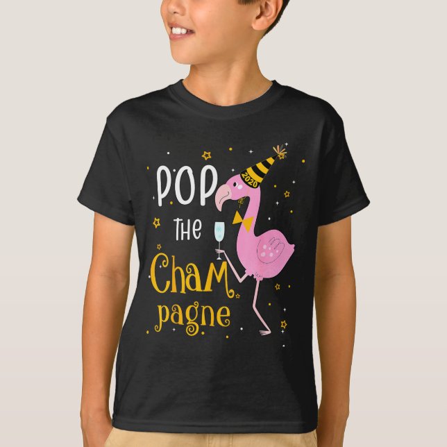 P The Champagne It's New Year! Funny Flamingo Drin T Shirt (Framsida)