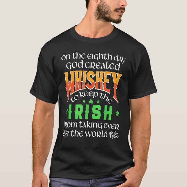 På åttonde dagen Skapat Gud Whiskey St Patrick. T Shirt (Framsida)