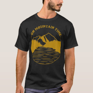 På bergsdags, roligt och högtalande t shirt