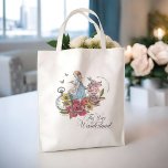 På detta sätt kan man underlanda Vintagen Fairytal Tygkasse<br><div class="desc">Design innehåller en blandning av egna handritade originalblommigtar och teckningar. Vi har noggrant återställt de ikoniska Alice-illustrationerna i Wonderland vintage genom att skissera dem och ge dem liv med vackra undertoner med vattenfärg och lägga till vår egen personliga beröring. Utformningen har vårt ursprungliga handritade vintage hjärta nyckel. Elegant och vintage...</div>