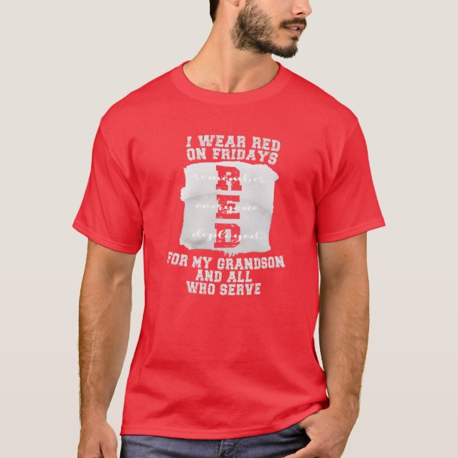 På Fredag, Bära Red på militärmorskan Fredag T Shirt (Framsida)