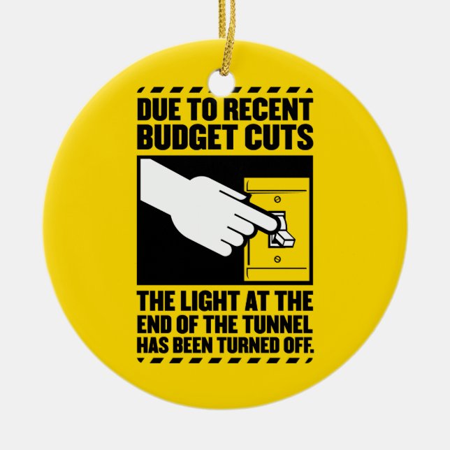 På grund av budgetnedskärningar lyser ljuset i slu julgransprydnad keramik (Framsidan)