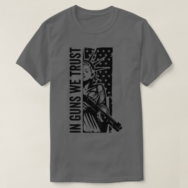 På Guns We TrustLiberty Dam Shot USA flagga Pro Gu T Shirt (Design framsida)