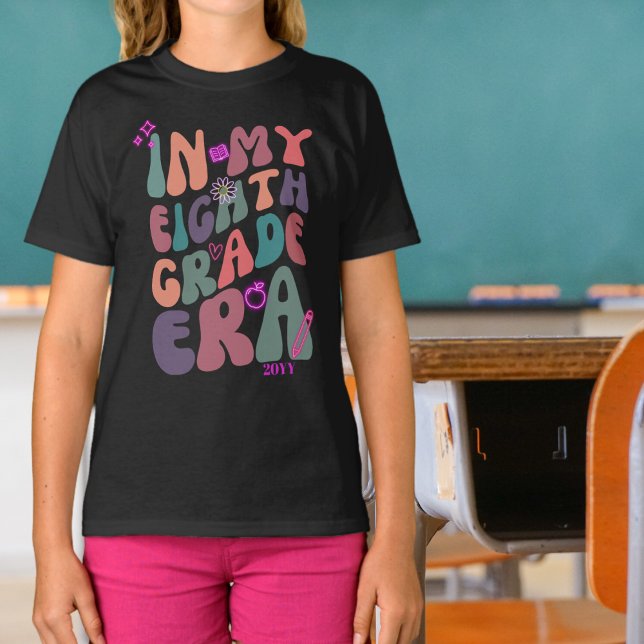 På min åttonde Klass Era Neon Inslag med år T Shirt (Skapare uppladdad)