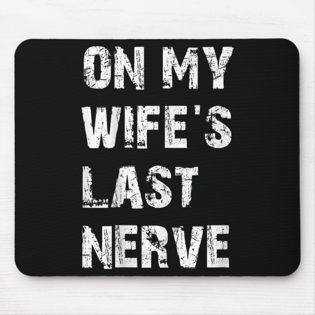 På min Wifes Last Nerve _ Funny Make-citat Musmatta (Framsidan)