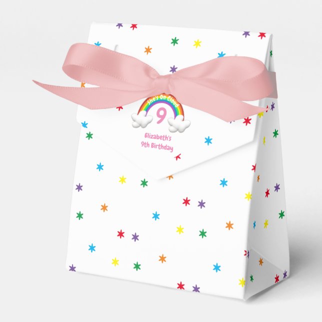 På moln 9! Rainbow Birthday Presentaskar (Framsidan Sidan)