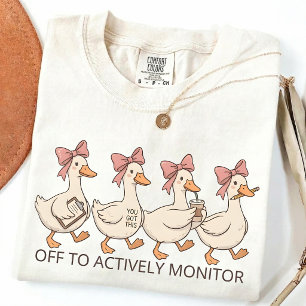 På väg att övervaka aktivt, skoltest humor t shirt
