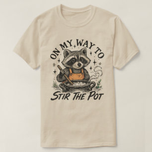 På väg att röra om tvättbjörn, rolig tvättbjörn t shirt