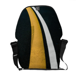 på vägen kurir väska