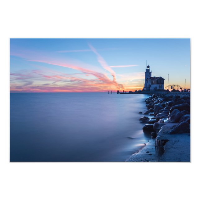 Paard van Marken fyr i en blå soluppgång Fototryck (Framsidan)
