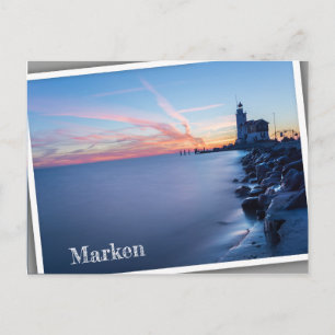 Paard van Marken fyr i en blå soluppgång Vykort