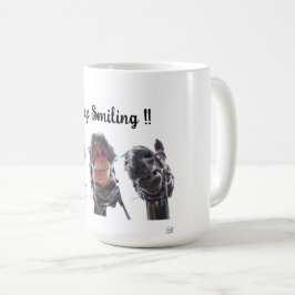 Paarden in de mond gekeken. 3 paarden lachend. kaffemugg