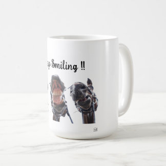 Paarden in de mond gekeken. 3 paarden lachend. kaffemugg