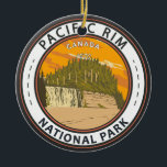 Pacific Rim National Park Reserve Canada Badge Julgransprydnad Keramik<br><div class="desc">Konsthantverkskonstruktion för Pacific Rim National Park. Parken ligger i British Columbia,  Kanada,  som omfattar tre olika regioner: Long Beach,  Broken Group Islands och Kusten Trail.</div>