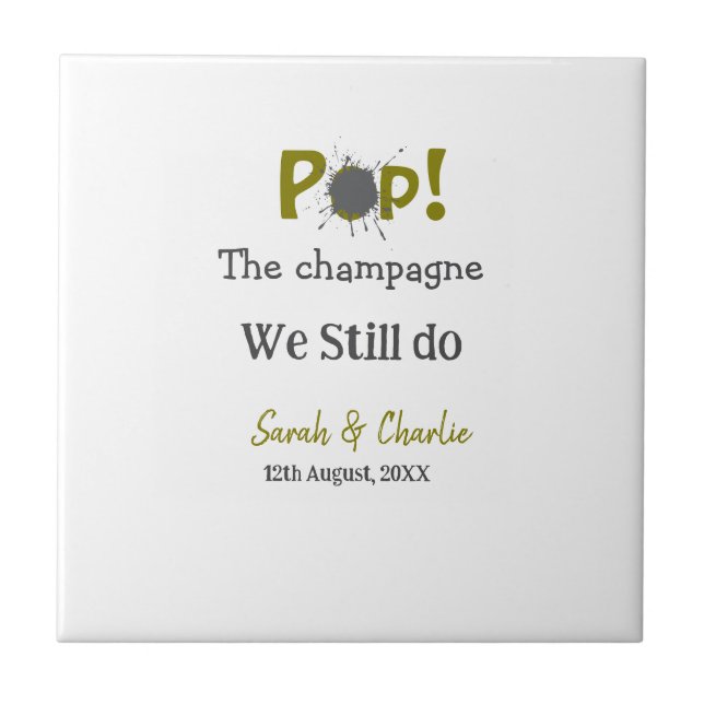 Packa champagnen vi fortfarande gör guld grått-par kakelplatta (Framsidan)