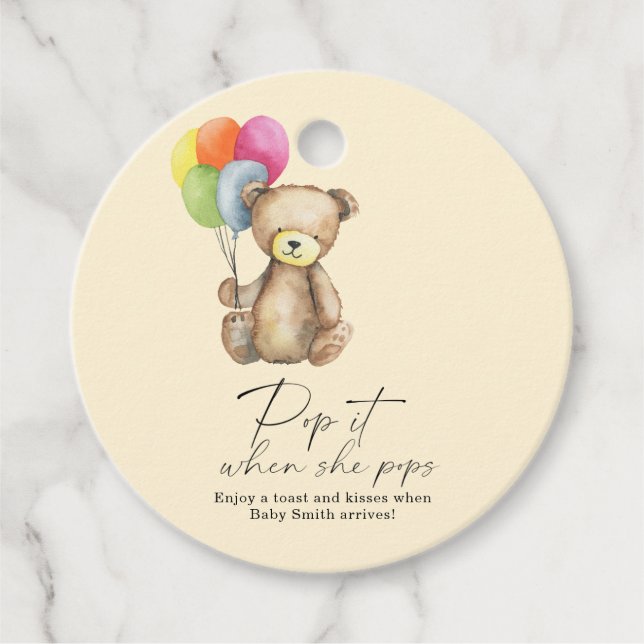 Packa när hon poppar elegant nalle gåvor etiketter (Framsida)