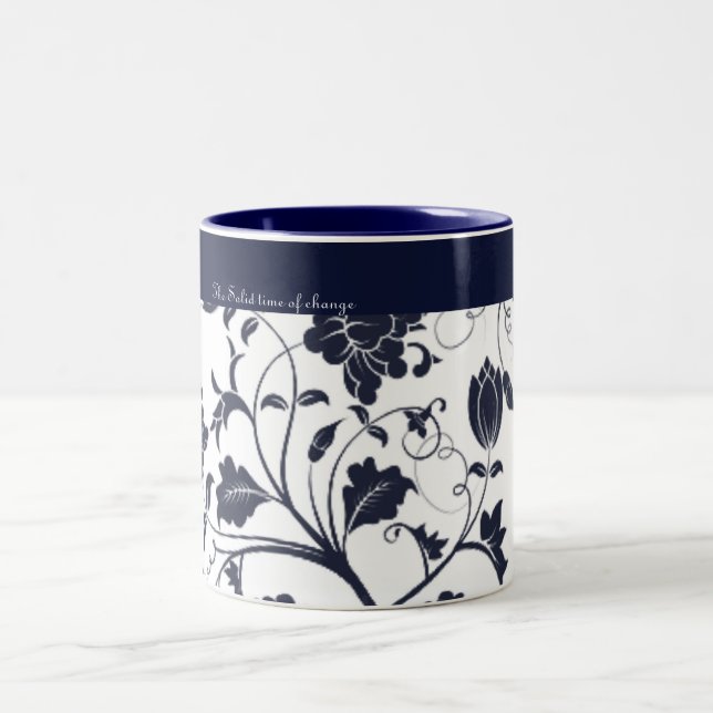 Pad4, The Solid time of change Två-Tonad Mugg (Center)