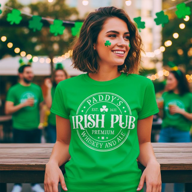 Paddy's Irish Pub Grönt and White St patrick's day T Shirt (Paddy's Irish Pub Green And White St Patrick's Day T-Shirt)