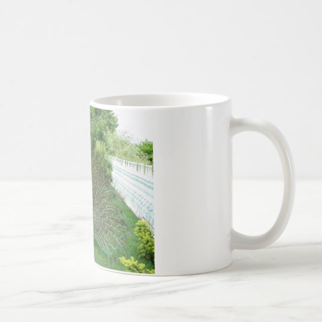 Påfågel i en trädgårdsmugg kaffemugg (Höger)