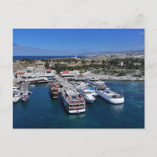 Pafos hamn drönarvy med fyr  vykort (Framsida)