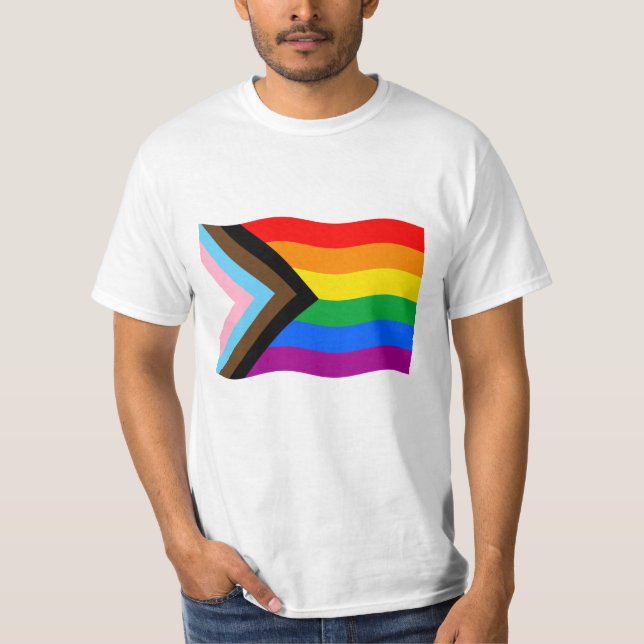 Pågående Pride Flagga Pågående T Shirt (Framsida)