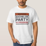 Pågående varningsungkarlparty t shirt<br><div class="desc">Varna pågående ungkarlparty! Varna kloka,  dricka och andra vuxna aktiviteter för möjligheten framåt.  Klibba detta undertecknar beklär ut av partyet,  for det finns inte roterande baksida!</div>