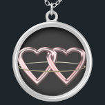 Pagan giftermålsymbol silverpläterat halsband<br><div class="desc">Två rosa hjärtor som omges av en guld- ring,  den rosa symbolisera kärleken för färg,  romantik,  hederharmoni och vänskap. Cirklabandet de två hjärtorna tillsammans. Pagan skjortor och gåvor för giftermålsymbol T.</div>