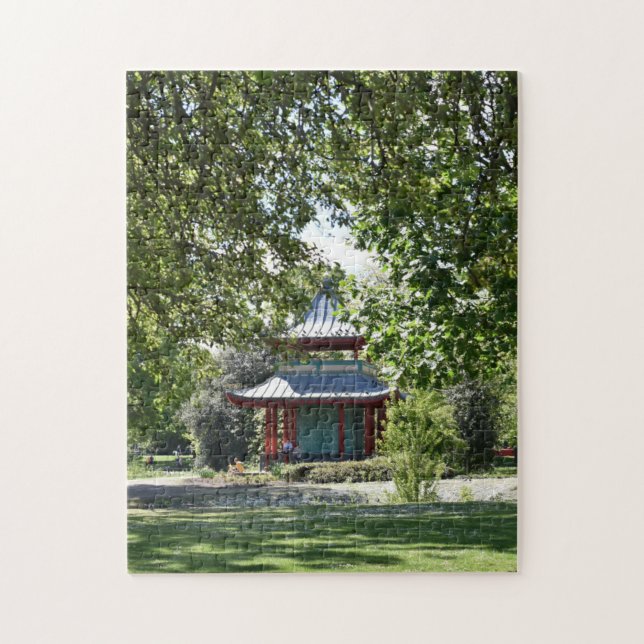 Pagoda Victoria Park Torn Hamlets London UK Pussel (Vertikal)