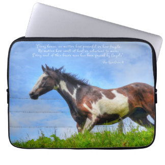 Paint Stallion och Cloud Fenceline & Dikt Laptop Fodral