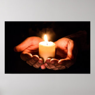 Pair of Händer Holding a Lit Candle Mörk Natt Poster