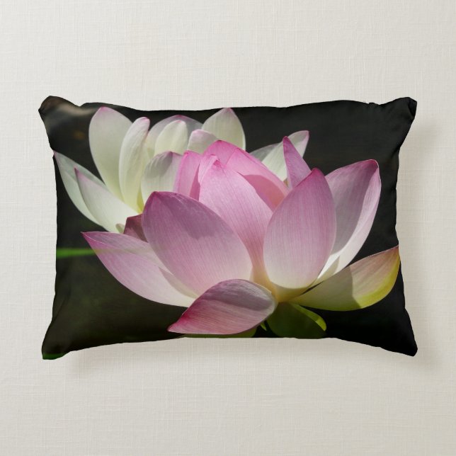 Pair of Lotus Flowers II Prydnadskudde (Framsidan)