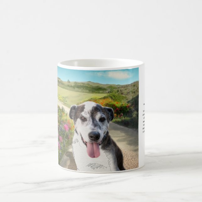 Paj i ett fält av Dahlias (hunden på vägmuggen) Kaffemugg (Center)