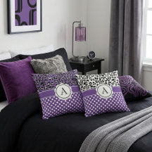 Pajiga prickar och djurtryck monogram kastkudde