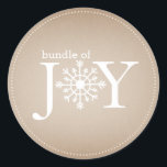 Paket med Joy Neutralt Snowflake Baby Sticker Runt Klistermärke<br><div class="desc">En babyduschdekal med en illustration av en snöflinga som ingår i frasen "Kullen av Joy". Bakgrunden är kardstock inspirerad.</div>