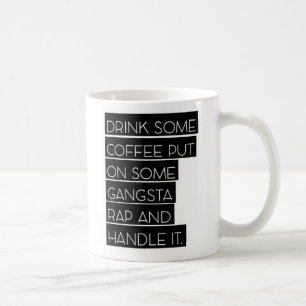 Pålagt rappar behandlar någon Gangsta och det Kaffemugg