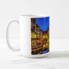Palais de l'Ile arrest och kanal i Annecy den Kaffemugg