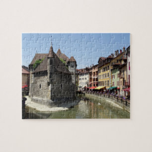 Palais de l'Isle i pittoreska Annecy, frankrike Pussel