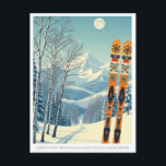 Palisades Tahoe California Vintersemester Postkort Vykort<br><div class="desc">Hälsningar från de snöiga bergen i Palisades Tahoe,  Kalifornien,  USA! Vi hoppas att du har en underbar skidresa. Detta postkort visar ett vackert blågrått bergslandskap med retro-skidor i ett orangefärgat tribal-mönster.
Alla textfraser kan anpassas efter dina önskemål!</div>