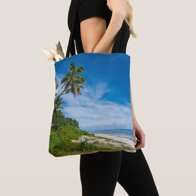 Palmfransad Kolovai-strand Tygkasse (Närbild)