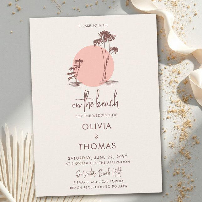 Palmträd Rosa Sol Ljus Sand Strand Bröllop Inbjudningar (beach wedding invitation tropical palm trees pink sun sand beige hand drawn modern calligraphy)
