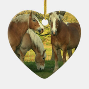 Palominoen formulerar hästprydnaden julgransprydnad keramik